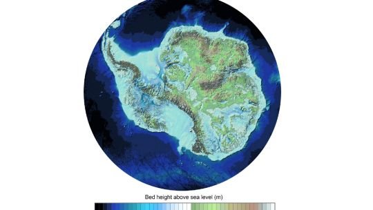Mapa de la Antártida sin hielo que muestra la topografía del lecho rocoso