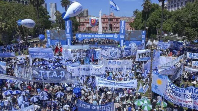Marcha de la CGT al Ministerio de Economía por la morosidad