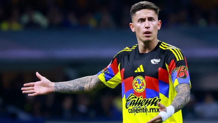 Brian Rodríguez durante un partido con el América