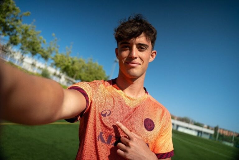 Javier Boñar con la camiseta del Atlético de Madrid