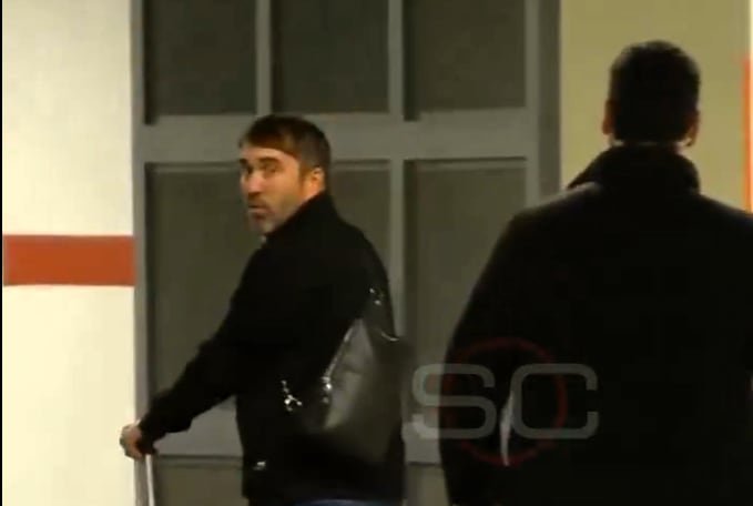 Eduardo Coudet saliendo del estadio Más Monumental