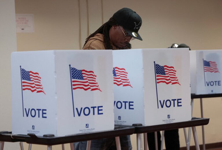 Urna electoral con bandera de Florida