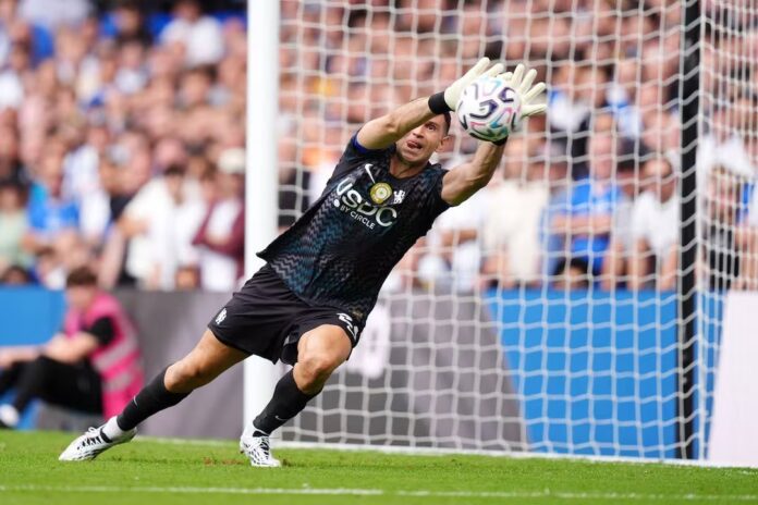 Emiliano Martínez durante su debut con Chelsea ante Brighton
