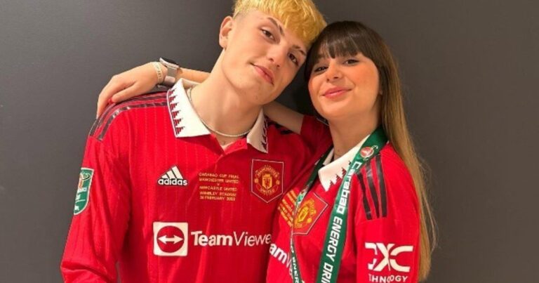 Eva García con su hijo en una fotografía de su publicación