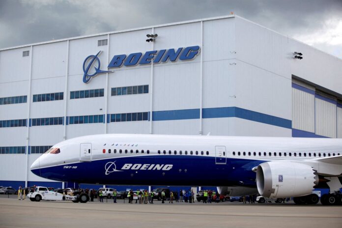 Avión Boeing 787 Dreamliner en tierra