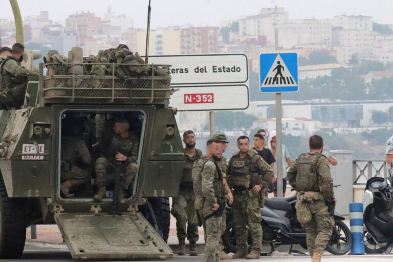 Militares en Ceuta durante operativo fronterizo