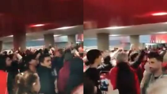 Concentración de hinchas de River Plate en el hall central del club