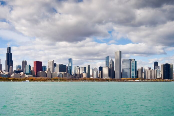 illinois-perdio-mas-de-168-mil-habitantes-desde-2018 Mapa de Illinois con indicadores de población
