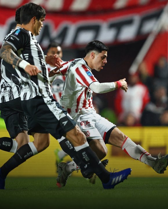 Instituto de Córdoba y Gimnasia de Mendoza durante el partido por la fecha 4 del Torneo Clausura