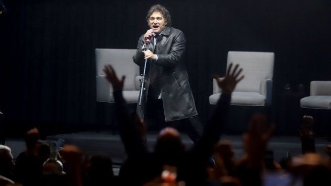 Javier Milei en el escenario con La Banda Presidencial