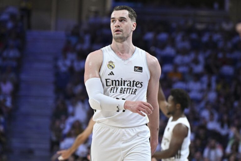 Mario Hezonja con la camiseta del Real Madrid