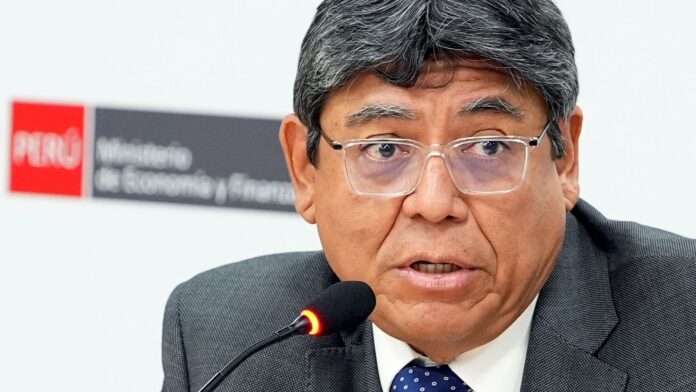 Ministro de Economía y Finanzas, Elmer Cuba, en conferencia de prensa