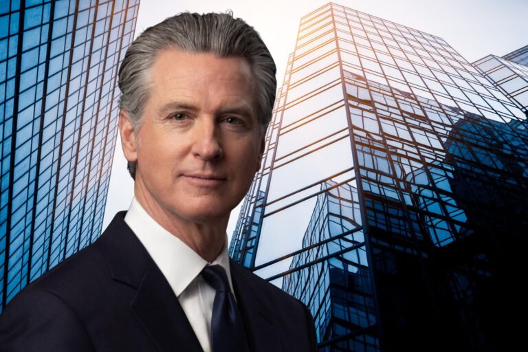 Gavin Newsom, gobernador de California, en un acto oficial