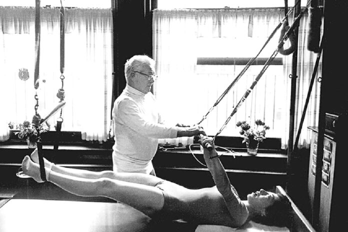 Instructora de pilates Melani Giommetti en el centro Toulouse