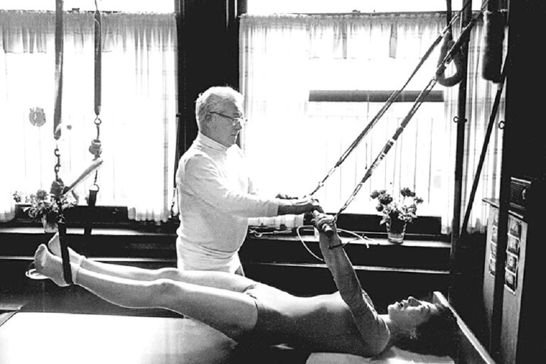 Instructora de pilates Melani Giommetti en el centro Toulouse