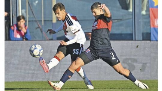 Jugadores de River Plate durante el partido contra Tigre en Victoria