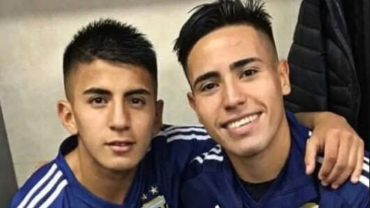 Thiago Almada y Francisco Ortega con la camiseta de River Plate