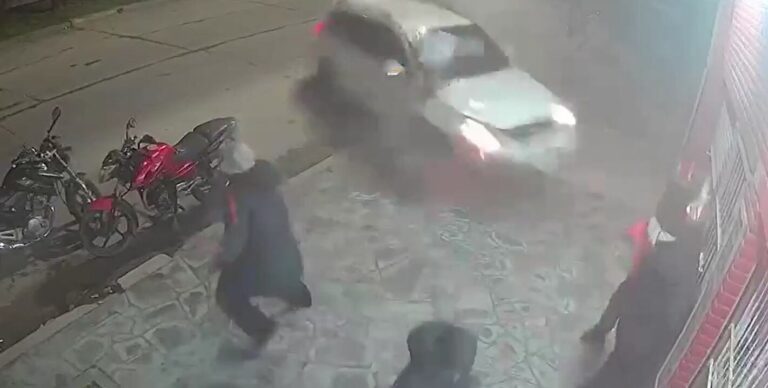 Cámara de seguridad registra el momento del accidente en la calle Cerrito