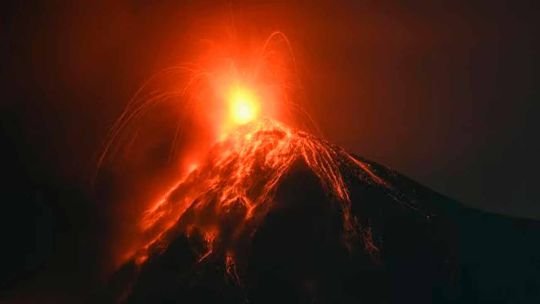 Columna de ceniza del volcán de Fuego en Guatemala