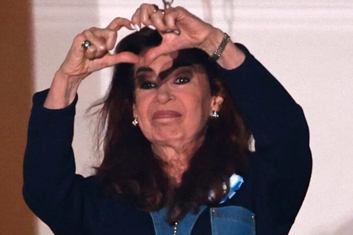 Acto por el cuarto aniversario del atentado contra Cristina Kirchner en San José 1111