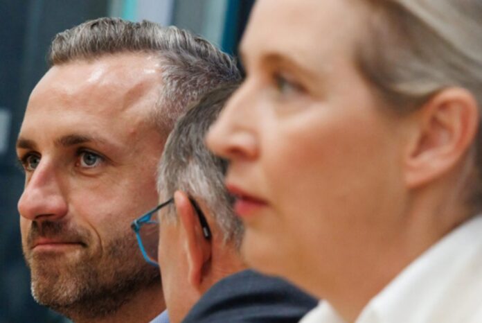 Ulrich Siegmund, líder de AfD en Sajonia-Anhalt, en una rueda de prensa