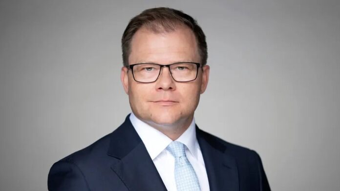 Carsten Schneider, ministro de Medio Ambiente de Alemania, hablando ante la Asamblea General de la ONU