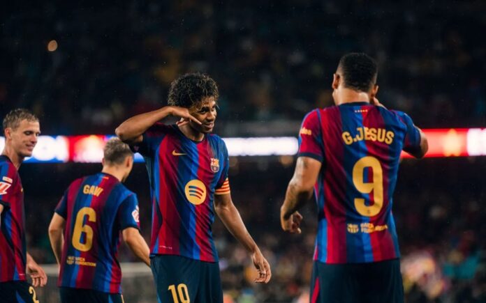 Jugadores del Barcelona celebrando un gol durante el partido contra Racing de Santander en LaLiga