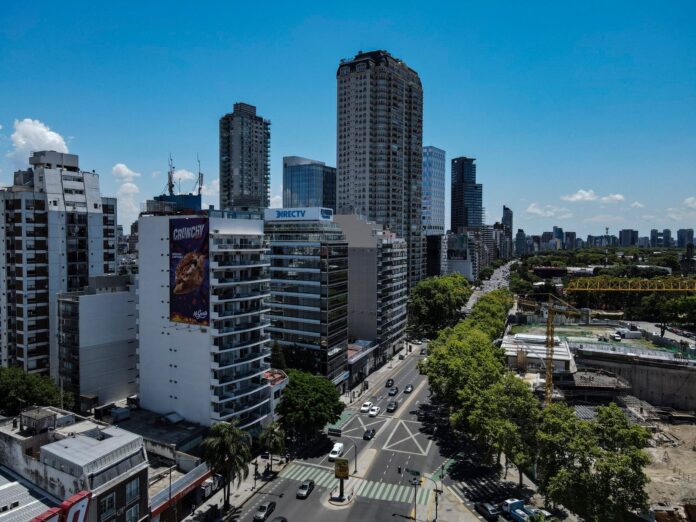 Edificio residencial en Argentina con referencia a expensas y administración de consorcios