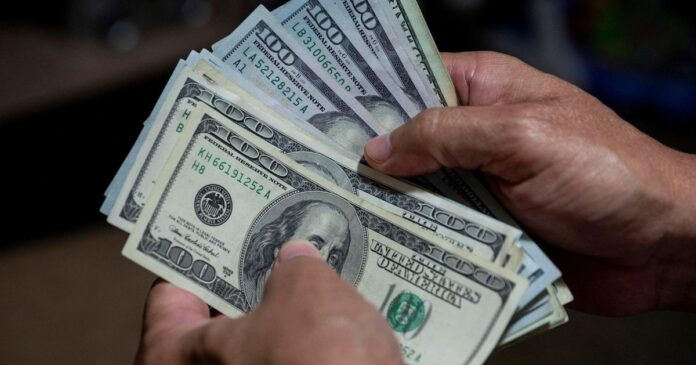 Cotización del dólar blue y dólar oficial en Argentina
