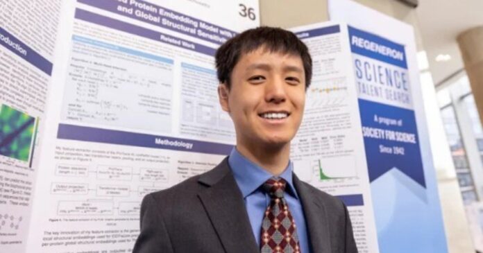Jerry Xu, estudiante de 17 años, ganador del premio por su modelo de IA