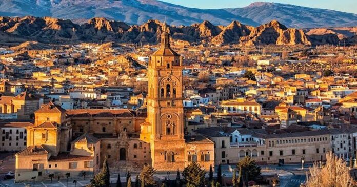 Vivienda excavada en la montaña en Guadix, Granada