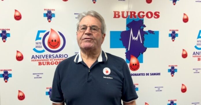 Francisco del Amo durante una donación de sangre por aféresis