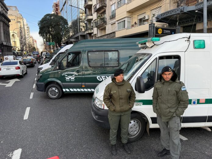 Efectivos de Gendarmería Nacional Argentina en operativo