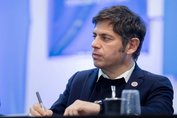 gobierno-axel-kicillof-retencion-2-por-ciento-premios-apuestas-online Carlos Bianco en conferencia de prensa anunciando la retención