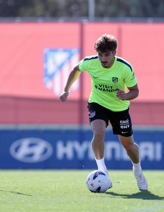 julian-alvarez-convocado-atletico-madrid-athletic-bilbao Julián Álvarez con la camiseta del Atlético de Madrid