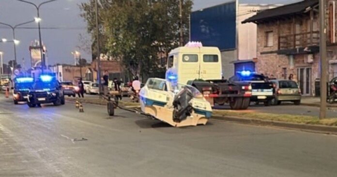 Accidente en Rosario: lancha impacta contra camioneta en avenida Presidente Perón