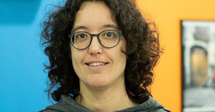 Mireia Brunet, profesora de autoescuela, durante una clase práctica