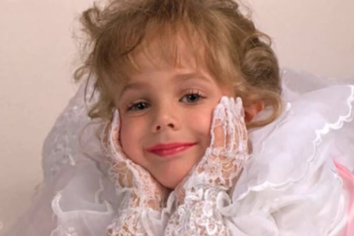 Imagen promocional de la serie 'El asesinato de JonBenét Ramsey' de Netflix