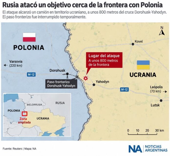 Camión destruido en la frontera entre Ucrania y Polonia tras ataque ruso