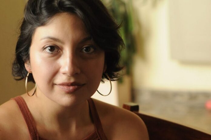 Retrato de la escritora Salomé Esper, candidata al Prix Médicis 2026