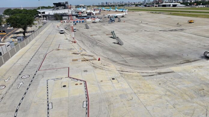 Vista aérea del Aeropuerto Internacional de Ezeiza y Aeroparque Jorge Newbery