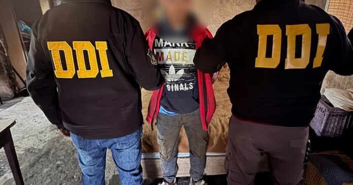 Móvil policial en el lugar de la detención en Tigre