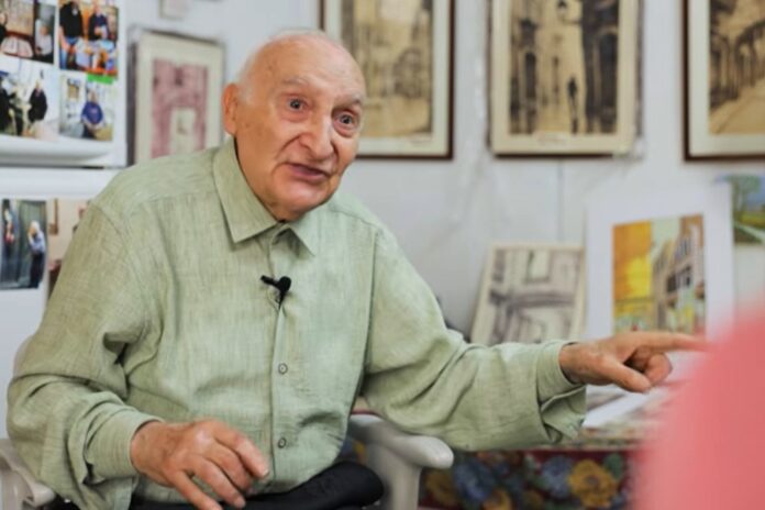 Joan Vaello, pintor y poeta de 100 años, en su rutina diaria
