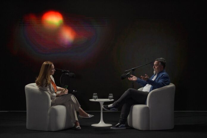 Paolo Menghini durante una entrevista