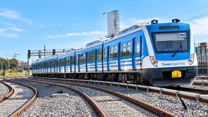 Formación del tren Sarmiento en la estación Moreno durante un operativo especial