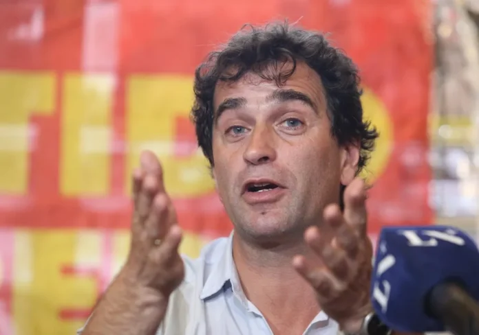 Gabriel Solano, dirigente del Partido Obrero, durante una declaración